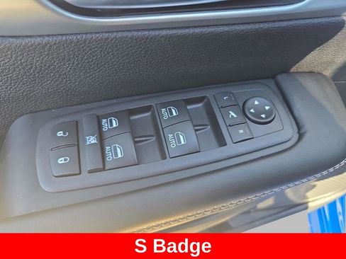 New 2026 Chrysler Pacifica Limited image 13