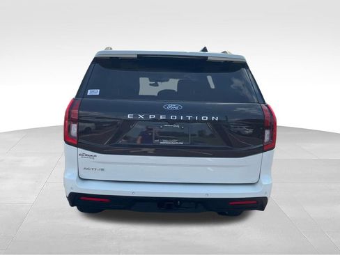 Used 2025 Ford Expedition Active AWD/4WD image 4