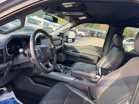 Used 2025 Ford F150 Lariat w/ Equipment Group 501A Mid image 9