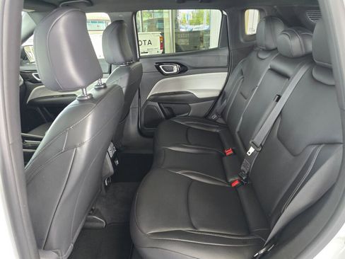 Used 2025 Jeep Compass Limited AWD/4WD image 37