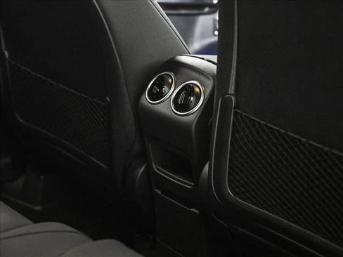 Certified 2025 Mercedes-Benz GLB 250 4MATIC w/ Exclusive Package image 19