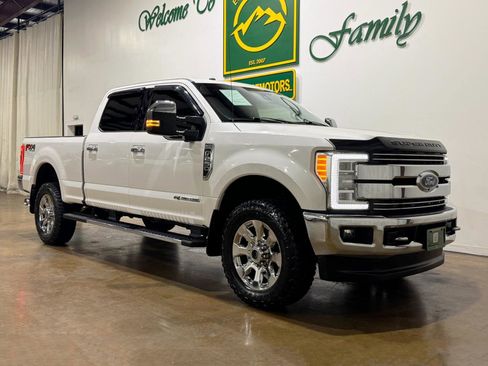 Used 2017 Ford F250 Lariat w/ Lariat Ultimate Package image 2