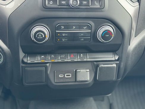 Used 2022 Chevrolet Silverado 1500 Custom image 16