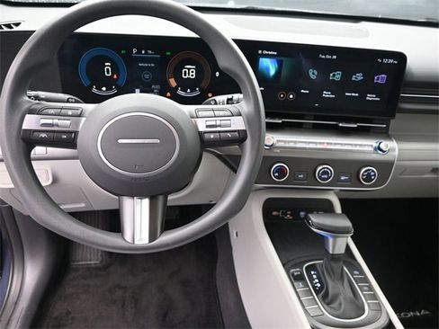 Used 2024 Hyundai Kona SE image 18