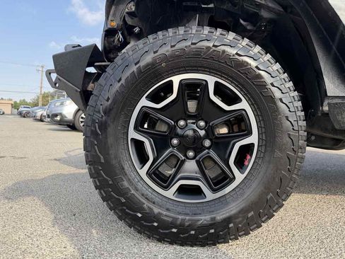 Used 2013 Jeep Wrangler Unlimited Sahara w/ Connectivity Group AWD/4WD image 2