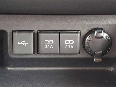 Used 2020 Toyota Highlander XLE AWD/4WD image 25