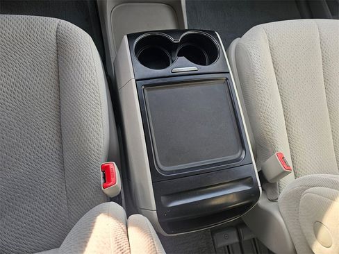 Used 2012 Toyota Sienna LE w/ Towing Pkg image 27