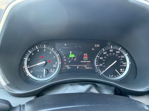 Used 2021 Toyota Highlander XLE AWD/4WD image 18