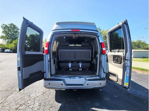 Used 2022 GMC Savana 2500 w/ Enhanced Convenience Package RWD image 17