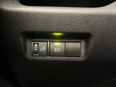 Certified 2025 Toyota RAV4 LE FWD image 28