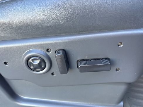 Used 2003 Chevrolet Avalanche 4x4 w/ Suspension Package, Off-Road image 22