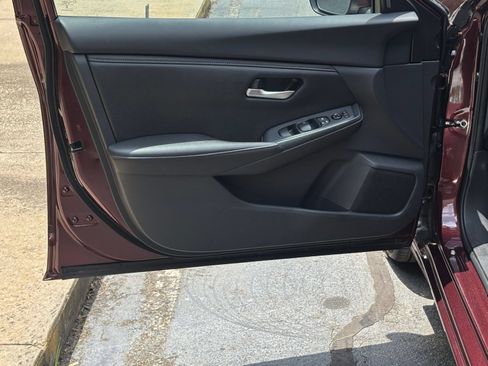Used 2025 Nissan Sentra SV FWD image 18