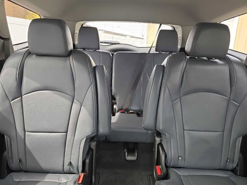 Used 2020 Buick Enclave Essence w/ Sound and Sites Package AWD/4WD image 21