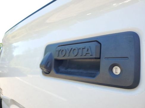 Used 2020 Toyota Tacoma TRD Sport AWD/4WD image 6