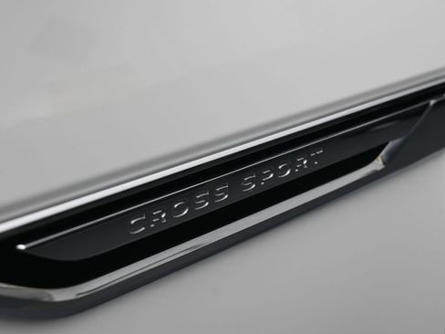 Used 2024 Volkswagen Atlas Cross Sport SE image 39