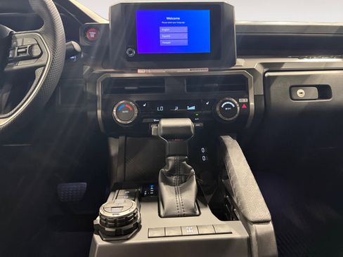 New 2025 Toyota Tacoma TRD Off-Road AWD/4WD image 11