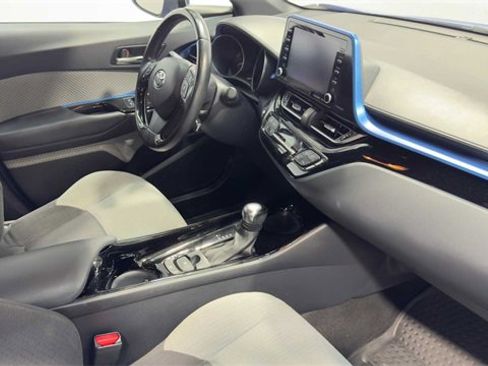 Used 2019 Toyota C-HR XLE image 13