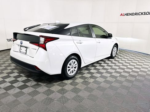Used 2021 Toyota Prius XLE image 3