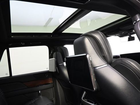 Certified 2022 Lincoln Navigator Reserve w/ Monochromatic Package image 17