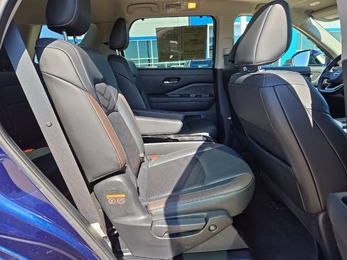 Used 2022 Nissan Pathfinder Platinum image 35