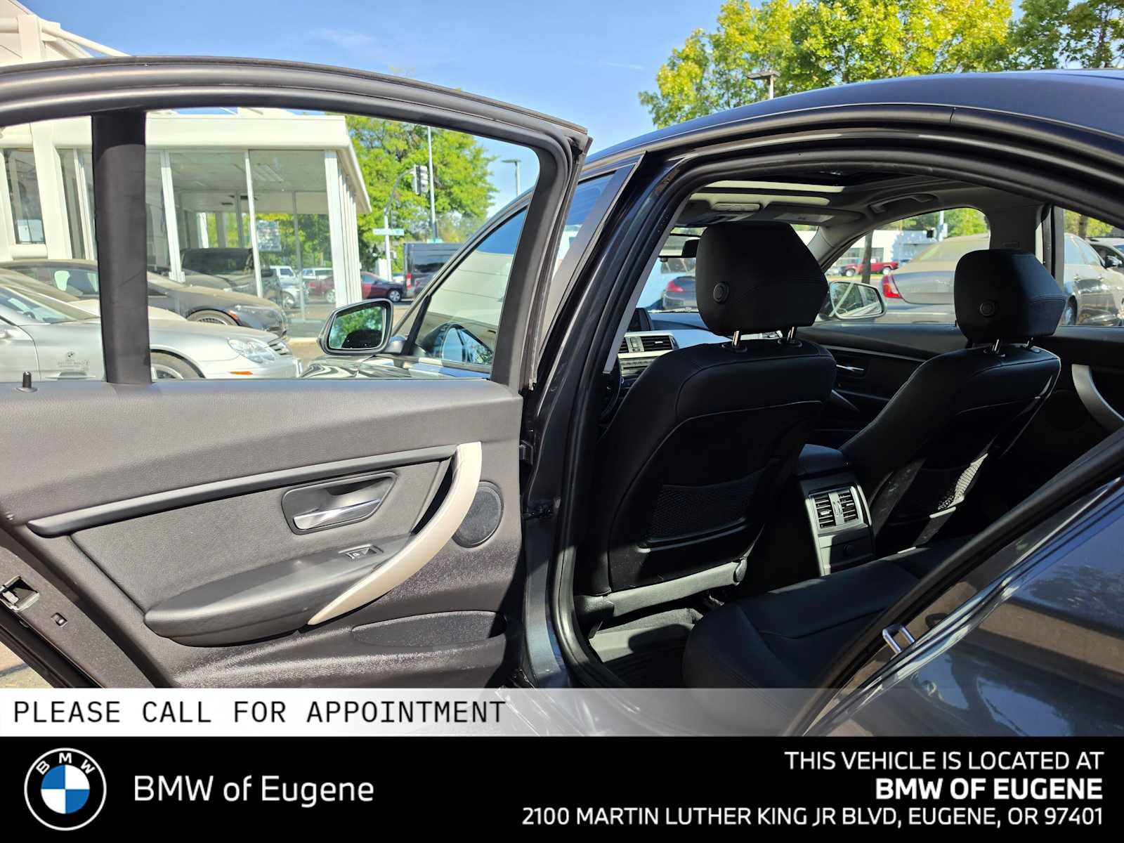 Used 2018 BMW 320i xDrive Sedan w/ Convenience Package AWD/4WD image 19