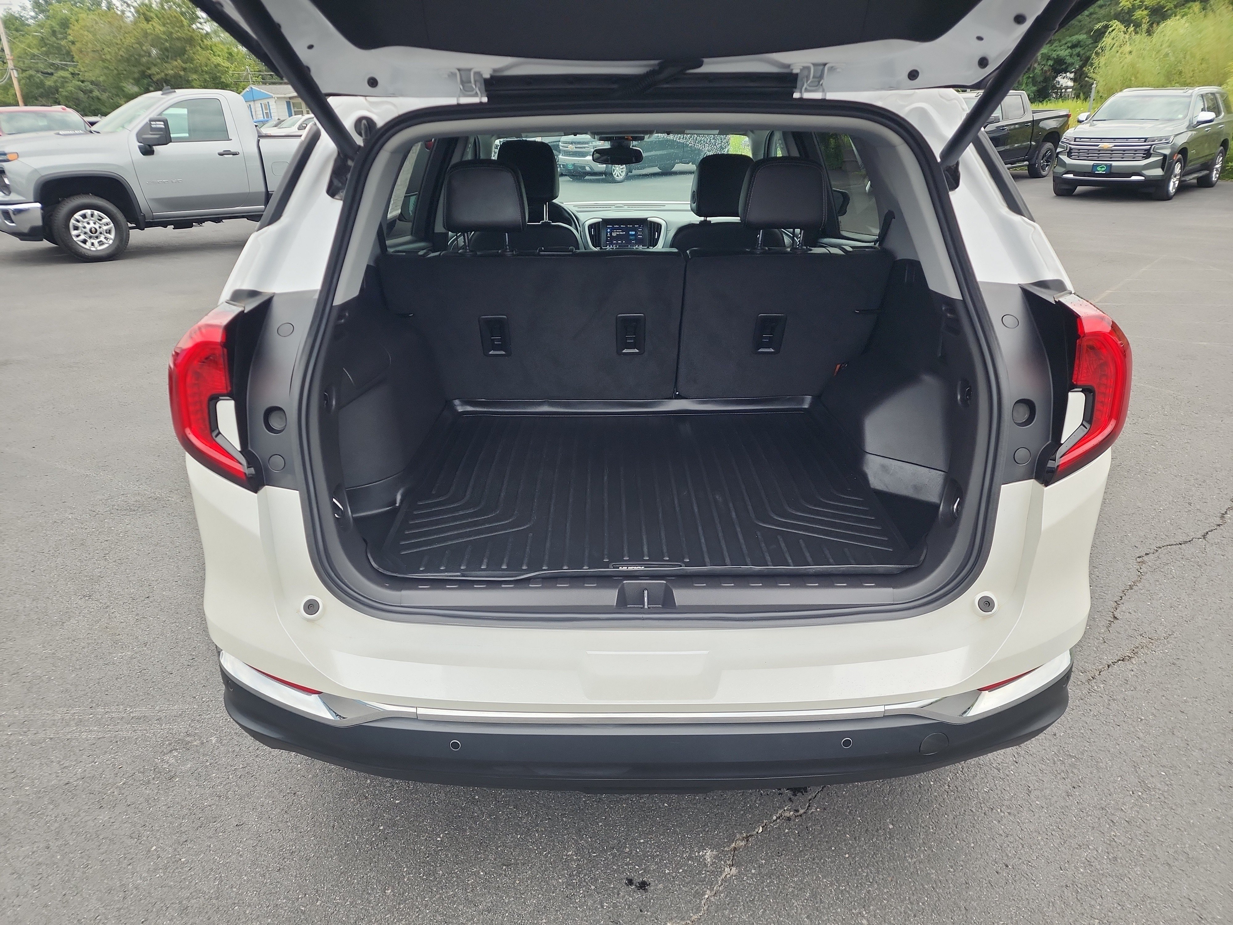 Certified 2024 GMC Terrain SLT w/ Infotainment Package II AWD/4WD image 30