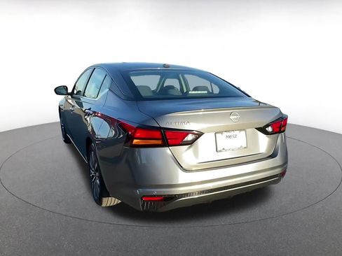 Used 2025 Nissan Altima 2.5 SV image 11