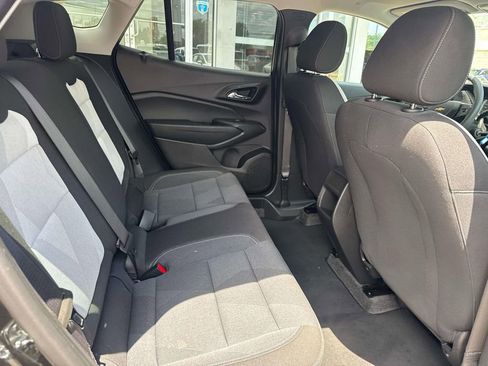 Certified 2025 Chevrolet Trax LS w/ LS Convenience Package FWD image 10