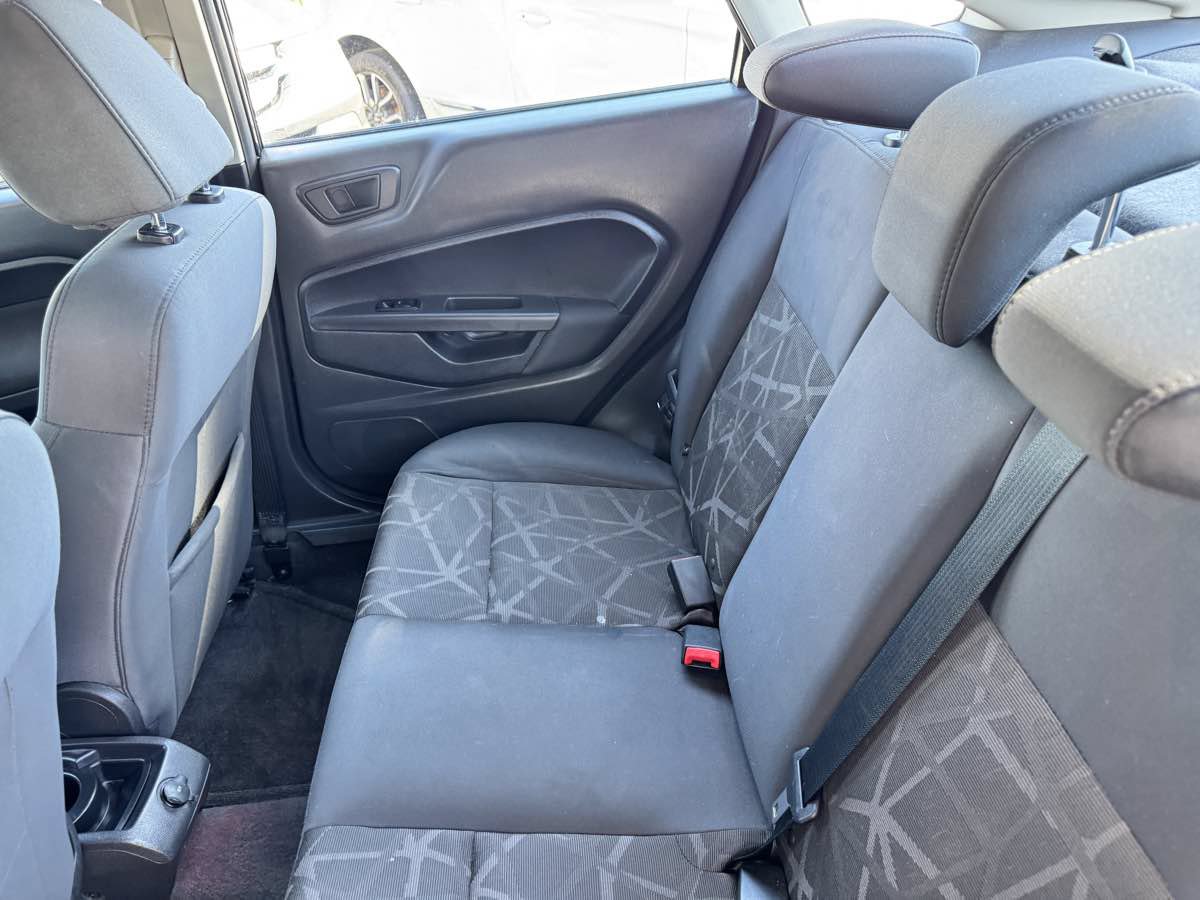 Used 2013 Ford Fiesta SE FWD image 27