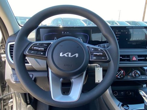 New 2026 Kia Seltos LX FWD image 16