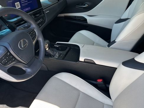 Used 2023 Lexus ES 350 w/ Premium Package image 2