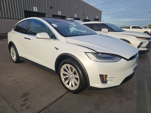 Used 2021 Tesla Model X Long Range AWD/4WD image 3