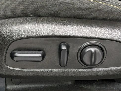 Used 2019 Chevrolet Equinox LT FWD image 35