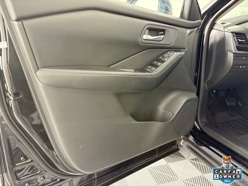 Used 2025 Nissan Rogue SV AWD/4WD image 15