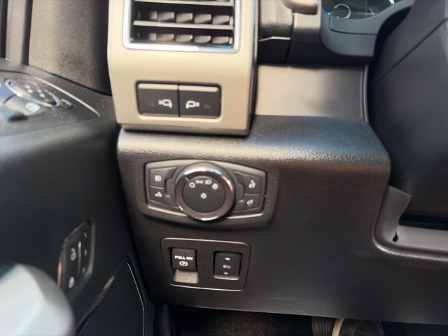 Used 2018 Ford F150 Lariat w/ Equipment Group 502A Luxury AWD/4WD image 21