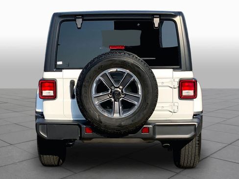 Used 2021 Jeep Wrangler Unlimited Sahara AWD/4WD image 5