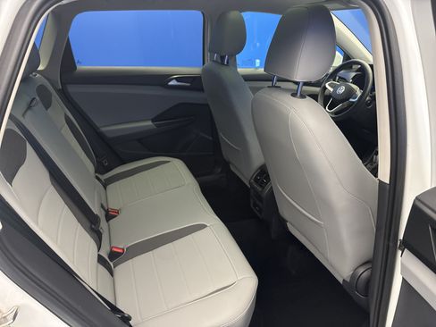 Certified 2023 Volkswagen Taos SE w/ Panoramic Sunroof Package FWD image 26