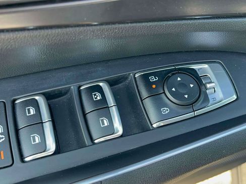 Used 2024 Kia Sorento S FWD image 26