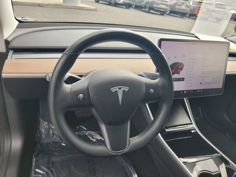 Used 2019 Tesla Model 3 Mid Range image 29