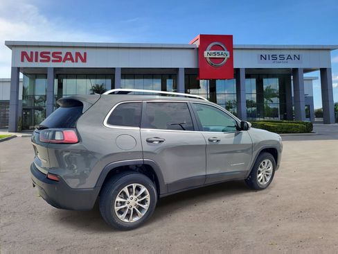 Used 2021 Jeep Cherokee Latitude Lux w/ Sun & Sound Group AWD/4WD image 2