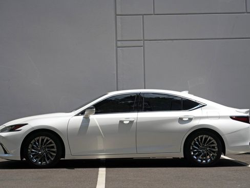 Used 2024 Lexus ES 300h w/ Accessory Package (Z2) FWD image 9