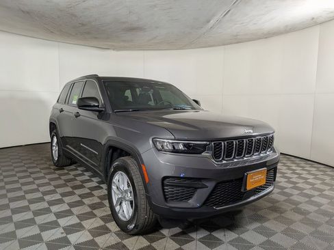 Certified 2025 Jeep Grand Cherokee Laredo X image 6