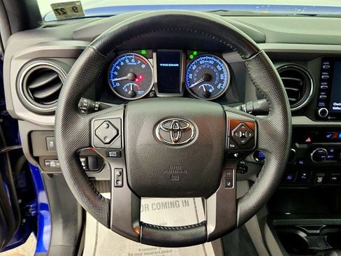 Used 2022 Toyota Tacoma TRD Off-Road w/ TRD Premium Off Road Package AWD/4WD image 12