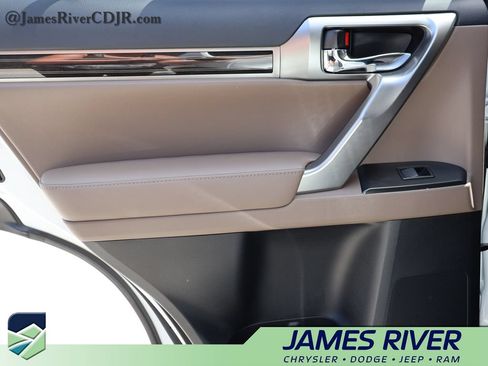 Used 2023 Lexus GX 460 Premium w/ Premium Package AWD/4WD image 16