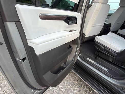 New 2026 Chevrolet Suburban Premier w/ Sun And Tow Package AWD/4WD image 18