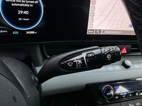 Used 2025 Hyundai Elantra Limited image 35