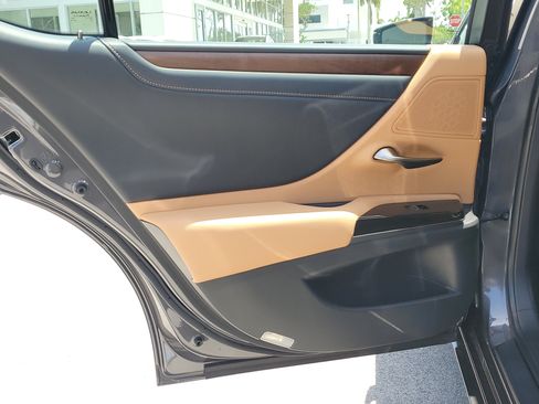 Certified 2024 Lexus ES 350 w/ Premium Package FWD image 16