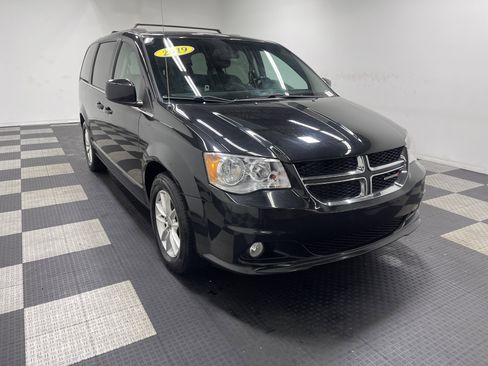 Used 2019 Dodge Grand Caravan SXT image 6