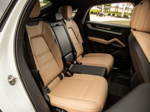 Certified 2026 Porsche Cayenne Coupe AWD/4WD image 42