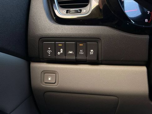 Used 2018 Kia Sedona SX FWD image 12